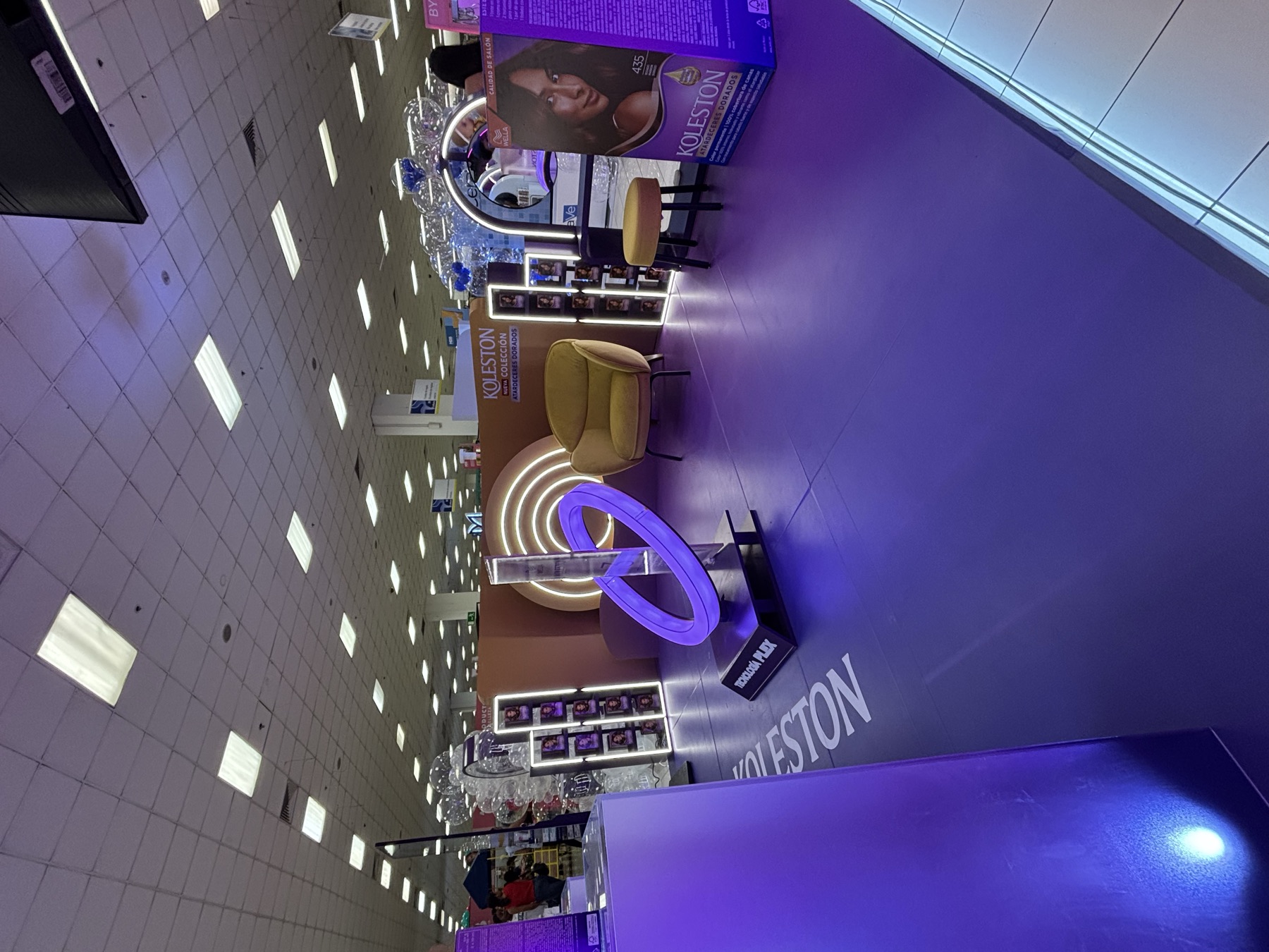 Stand KOLESTONE / Feria de belleza sirena