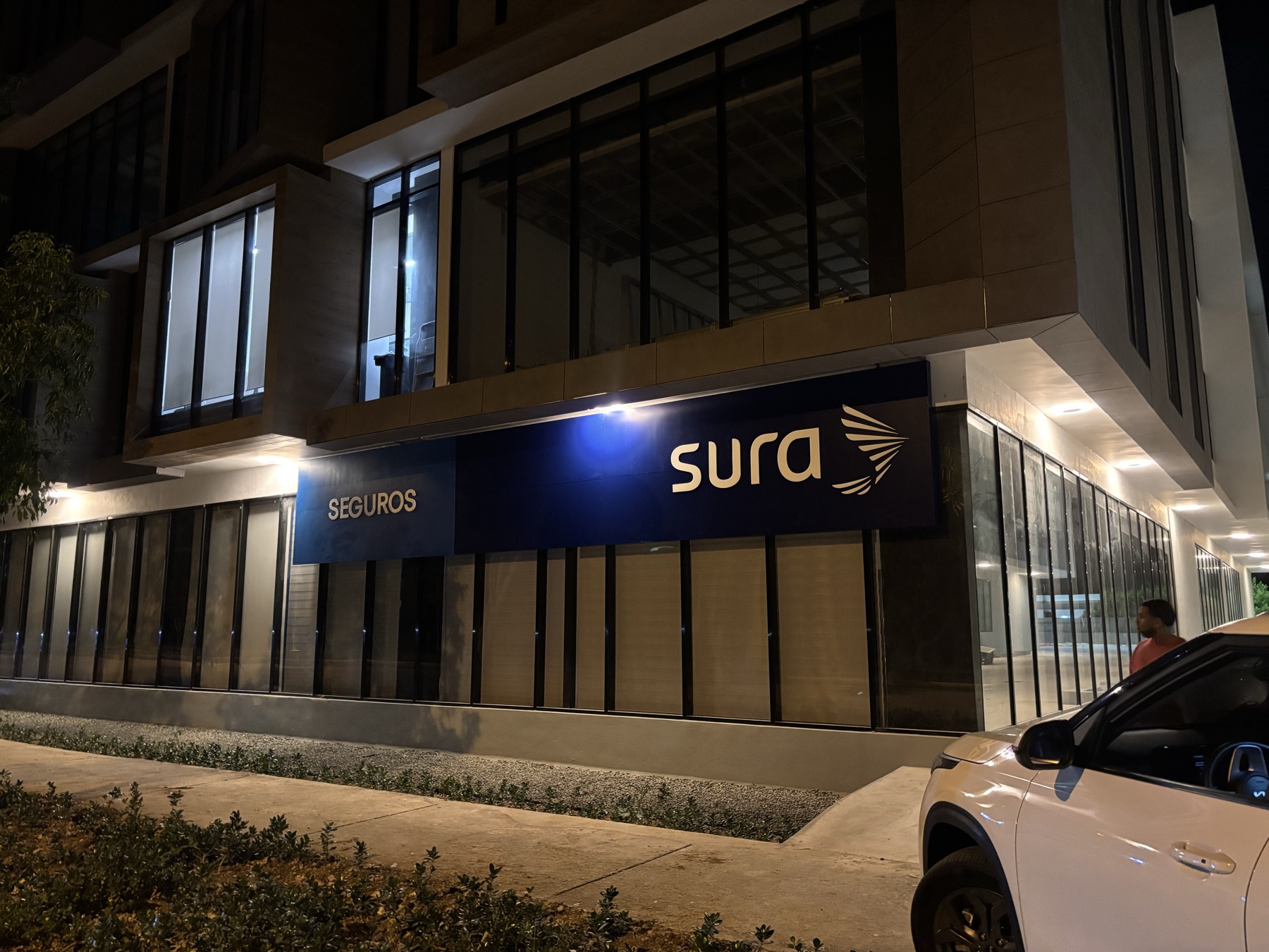 Letreros SURA / Sucursal Punta Cana